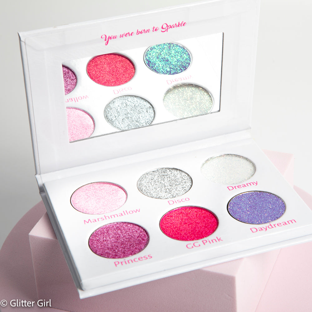 Perfect glitter makeup for teens – an easy-to-use pink and shimmering glitters eyeshadow palette